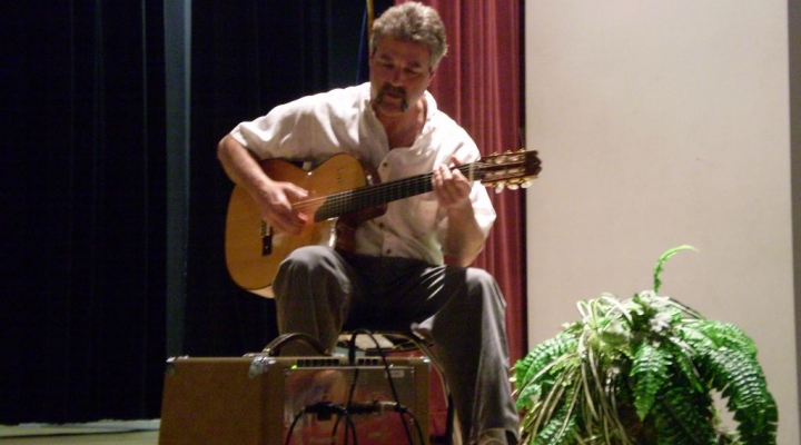 EKU SPA student performs Spanish music at LCUH talent show